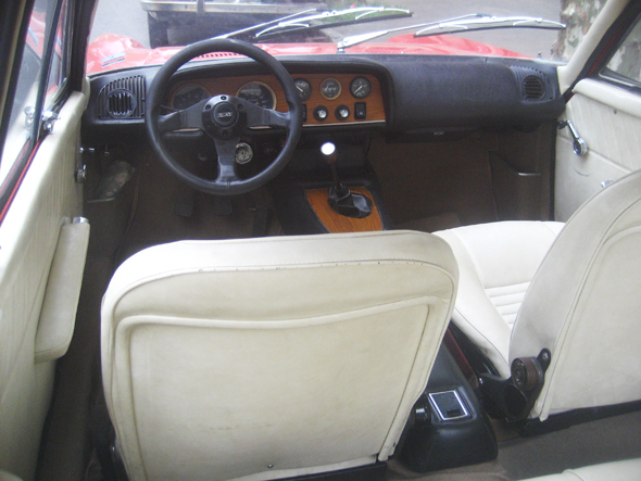 Fiat 124 interior