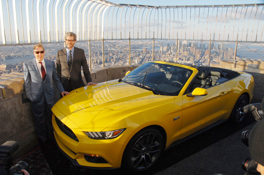 2015-Ford-Mustang-convertible-Empire-State-Building-03