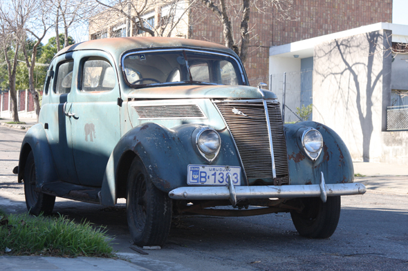 Ford 1937 a la media sombra