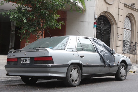Compro ventana delantera derecha de Renault 25 para no estropear un interior de Gandini