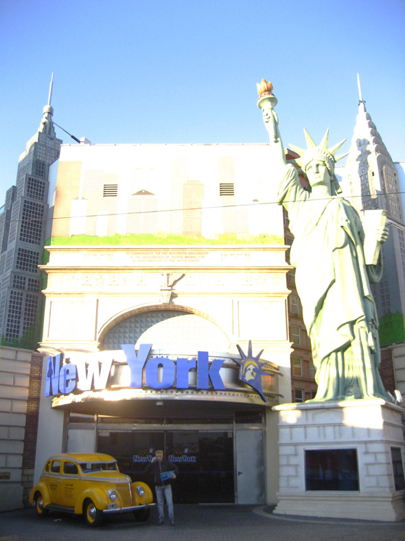 Rascacielos, estatua de la libertad y taxis de NY aquicito nomás