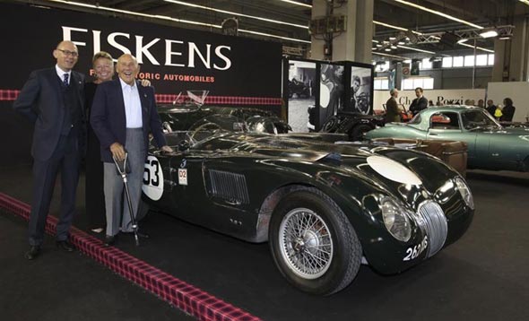 Fisken con Sir. Stirling Moss y Suzie en Rétromobile