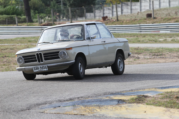 BMW 2002 beige