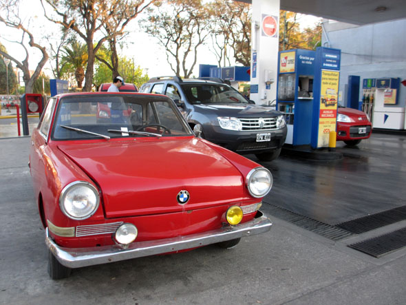 BMW 700 y surtidores