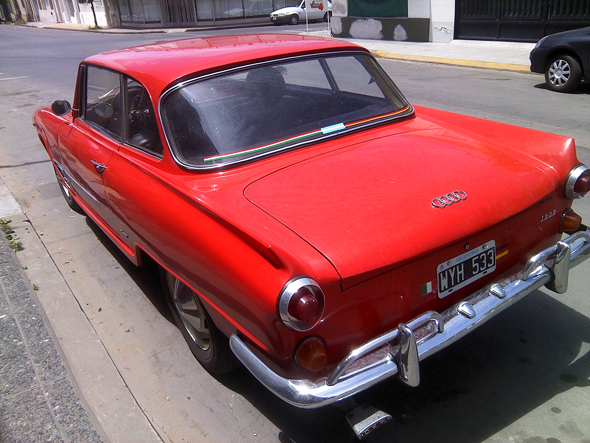 DKW cola arriba